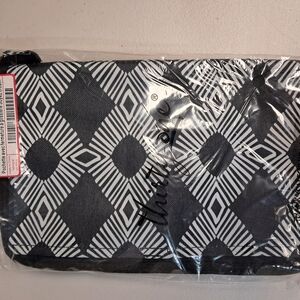 Thirty-One Black and White Geometric Clutch